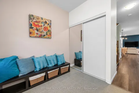 302 Haliburton Heights, ON K2S 1S3