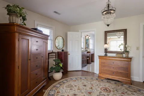 62 Hillcrest Avenue, ON L2R 4Y1