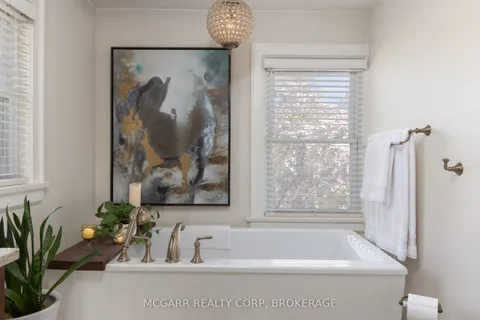 62 Hillcrest Avenue, ON L2R 4Y1