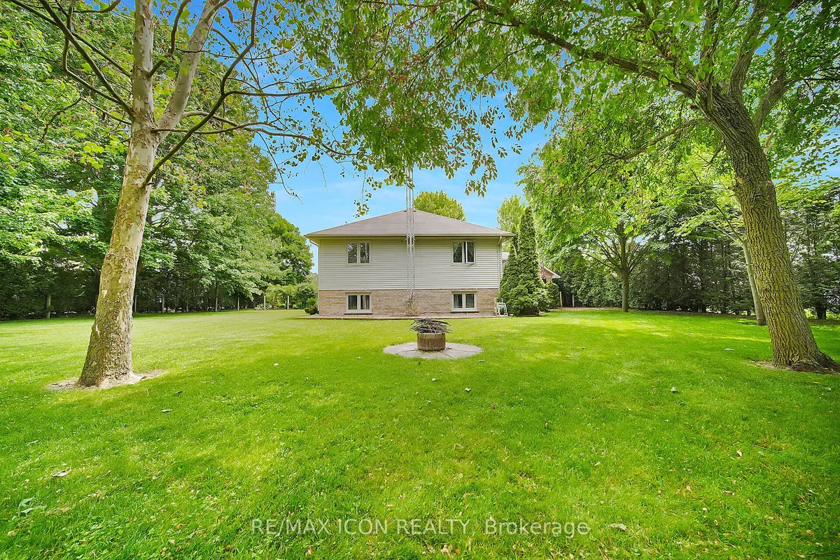 21 Lunn Lane, ON N0L 2M0