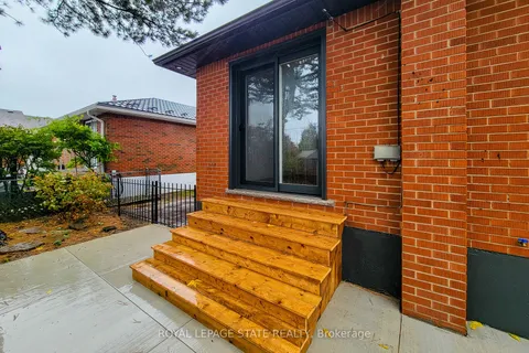 53 Winchester Boulevard, ON L8T 2M7