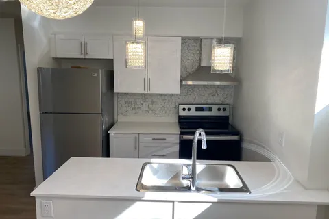 894 ADELAIDE Street, ON N5Y 2M5