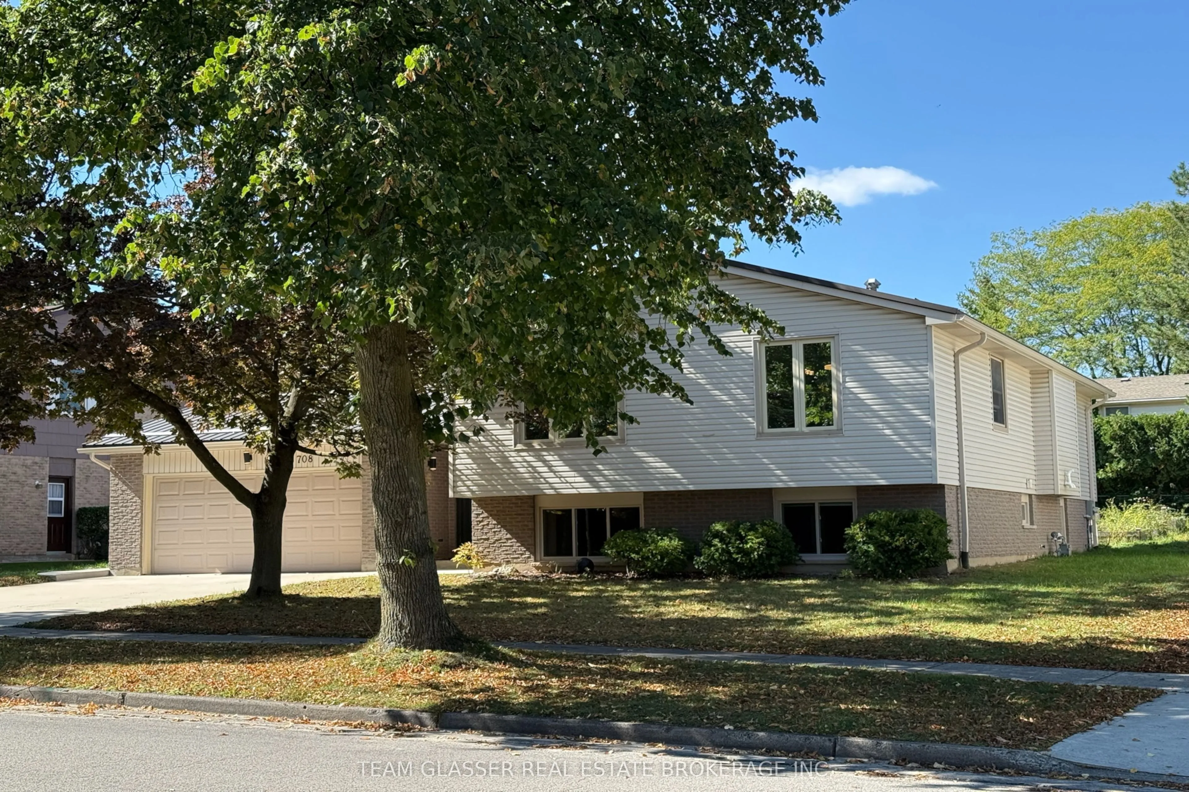 708 VILLAGE GREEN Avenue, ON N6K 1H2