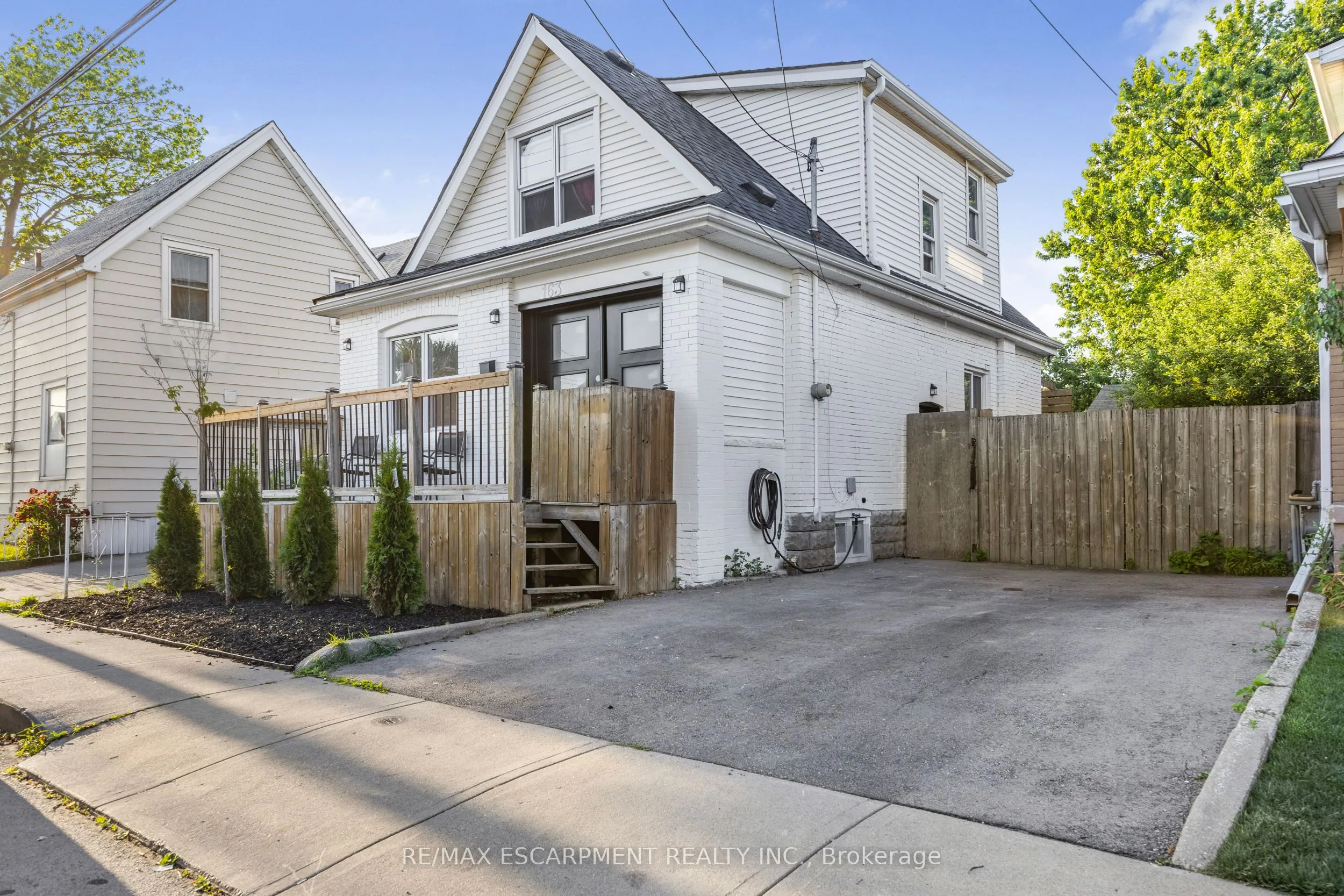 163 Britannia Avenue, ON L8H 1X4