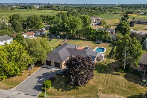 1779 Floyd Avenue, ON K7L 4V4