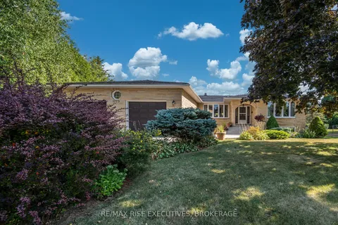 1779 Floyd Avenue, ON K7L 4V4