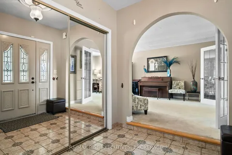 1779 Floyd Avenue, ON K7L 4V4