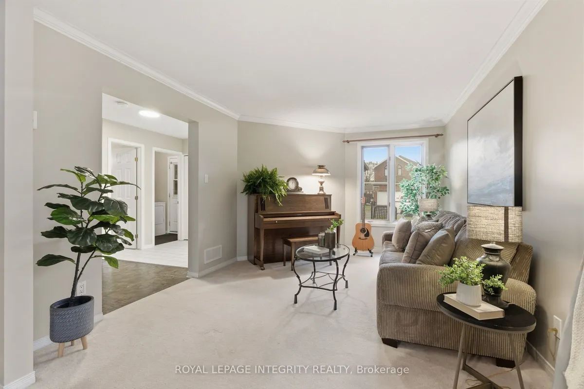 33 Wiltshire Circle, ON K2J 4L1