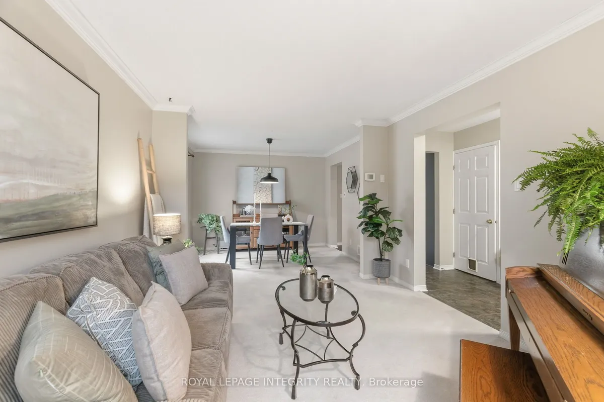 33 Wiltshire Circle, ON K2J 4L1