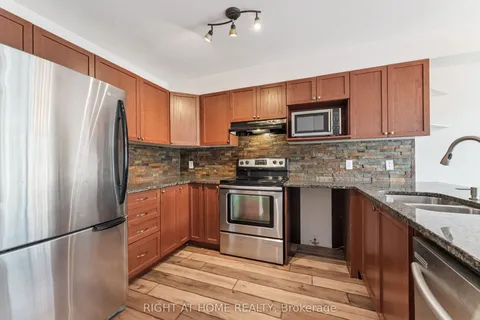 142 Lokoya Street, ON K2S 0J4