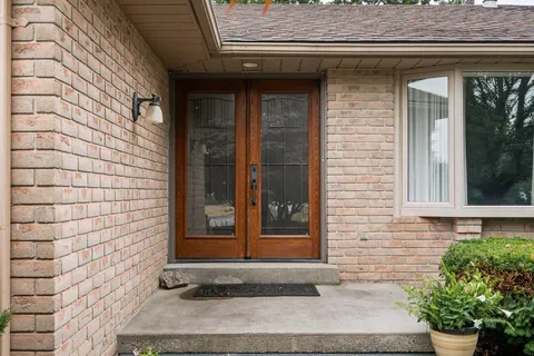 100 Bay Breeze Street, ON K8N 4Z7