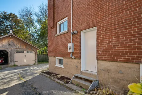 195 Church Street, ON K6V 3Y4