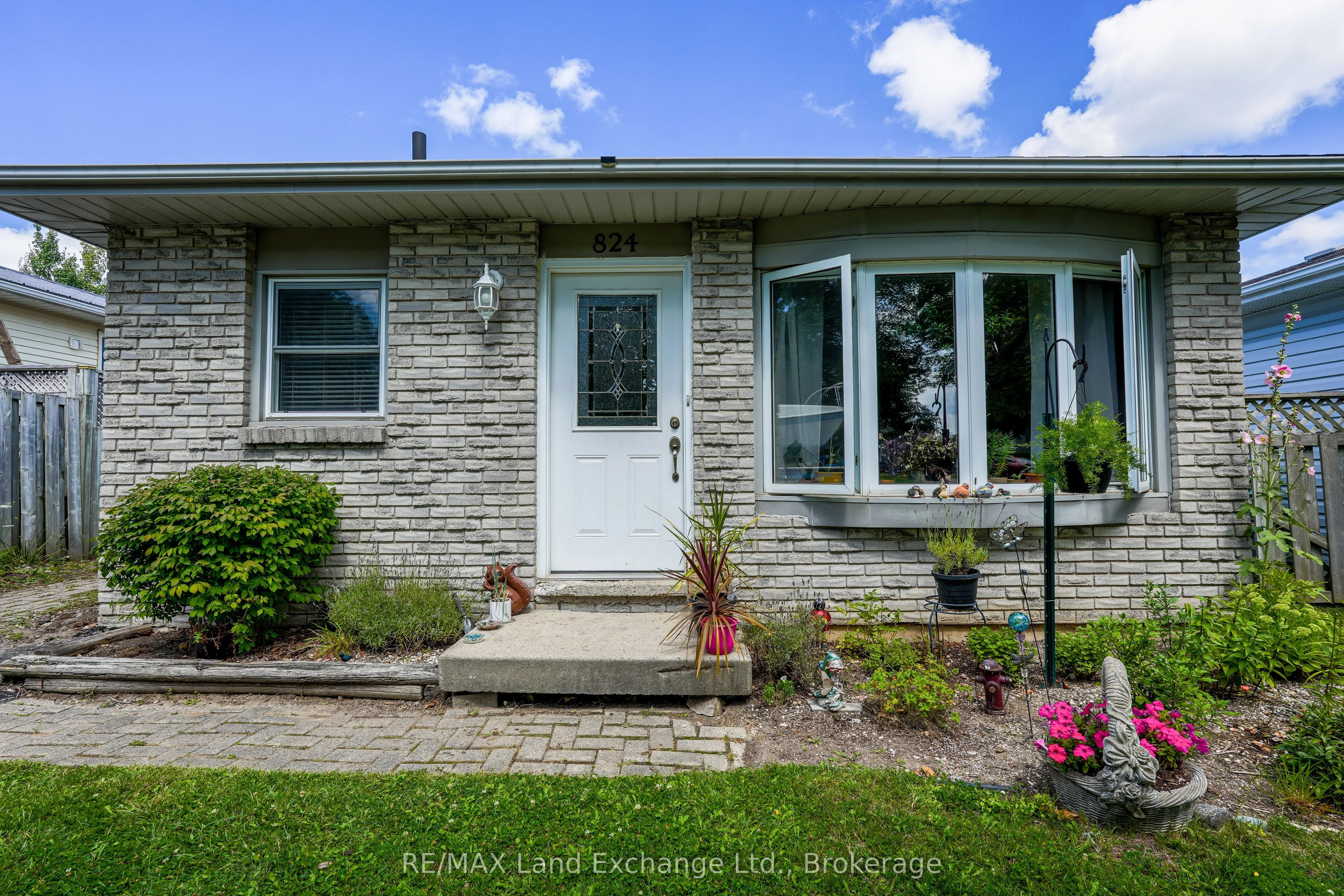 824 ANDREW MALCOLM Drive, ON N2Z 1M6