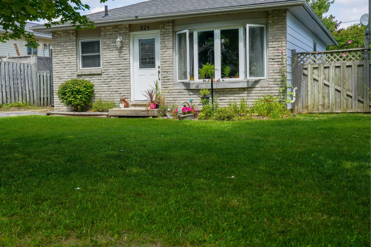 824 ANDREW MALCOLM Drive, ON N2Z 1M6