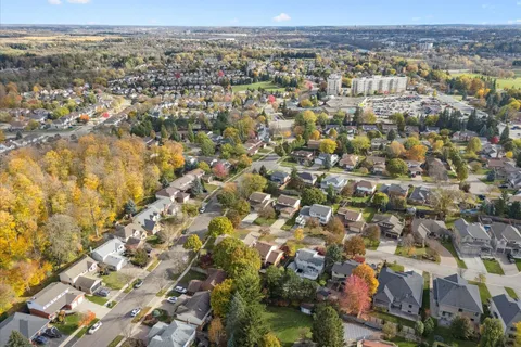 298 AUBURN Drive, ON N2K 3J9