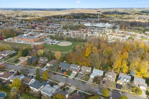 298 AUBURN Drive, ON N2K 3J9