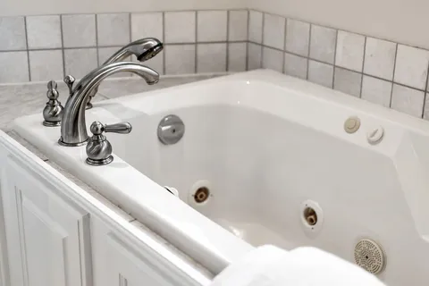 8 Linden Lane, ON K8N 5W9