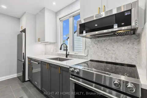 9 Admiral Road, ON L2P 1G4