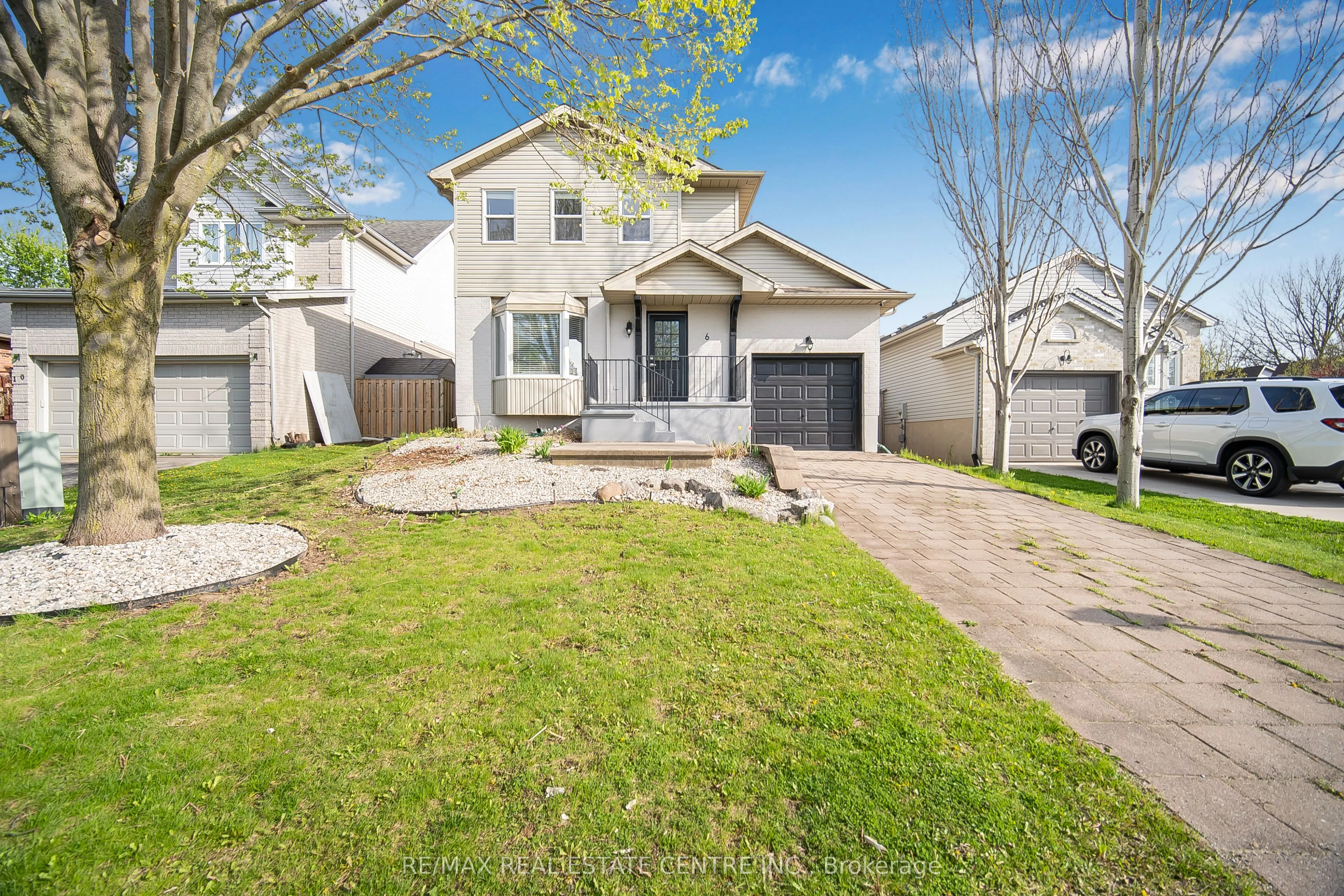 6 Eula White Place, ON N5Z 5C2