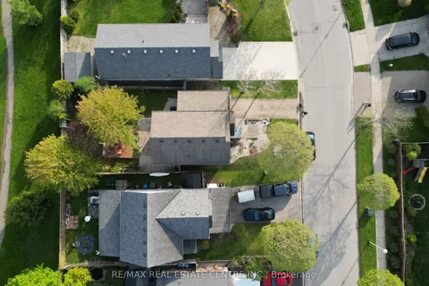 6 Eula White Place, ON N5Z 5C2