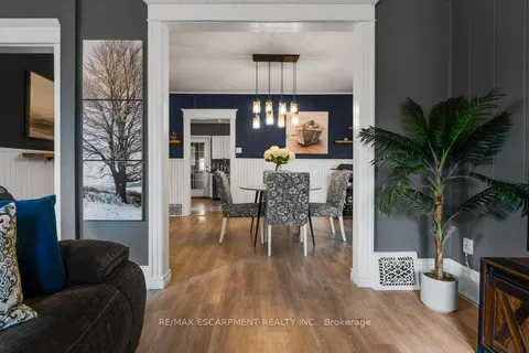 6 Glanville Avenue, ON N3S 2Y7