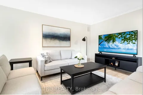 102 Southpointe Avenue, ON K2J 4T5