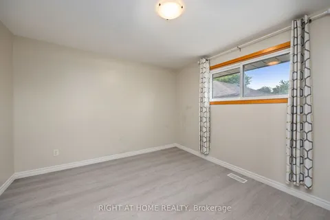 60 Champlain Avenue, ON L8G 2H7