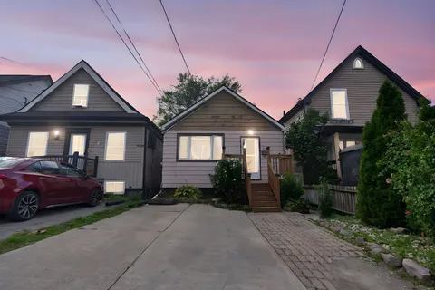 210 East 24th Street, ON L8V 2Y4