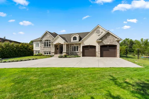 7 Parklane Crescent, ON L2T 3T9