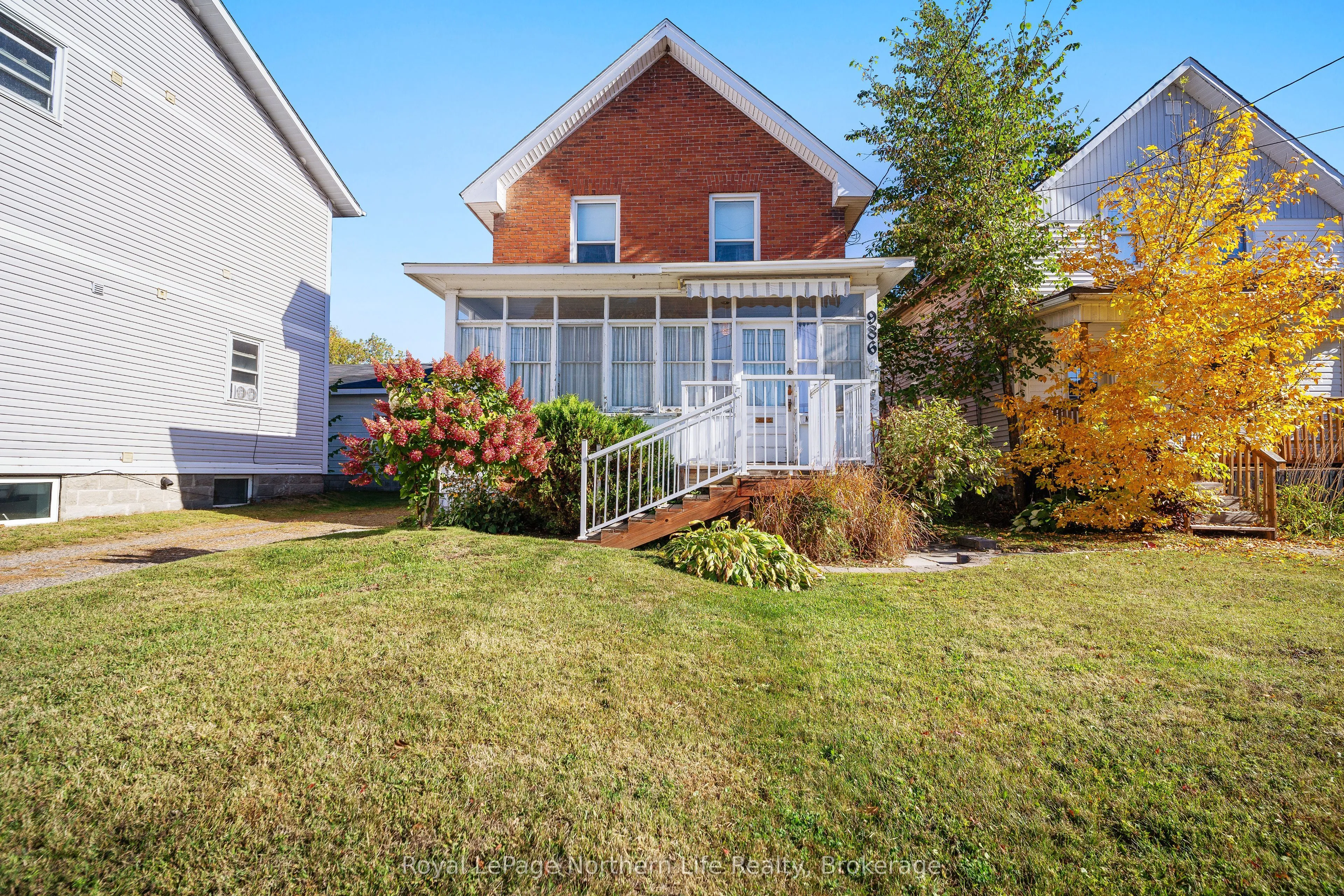 986 Main Street, ON P1B 2W1