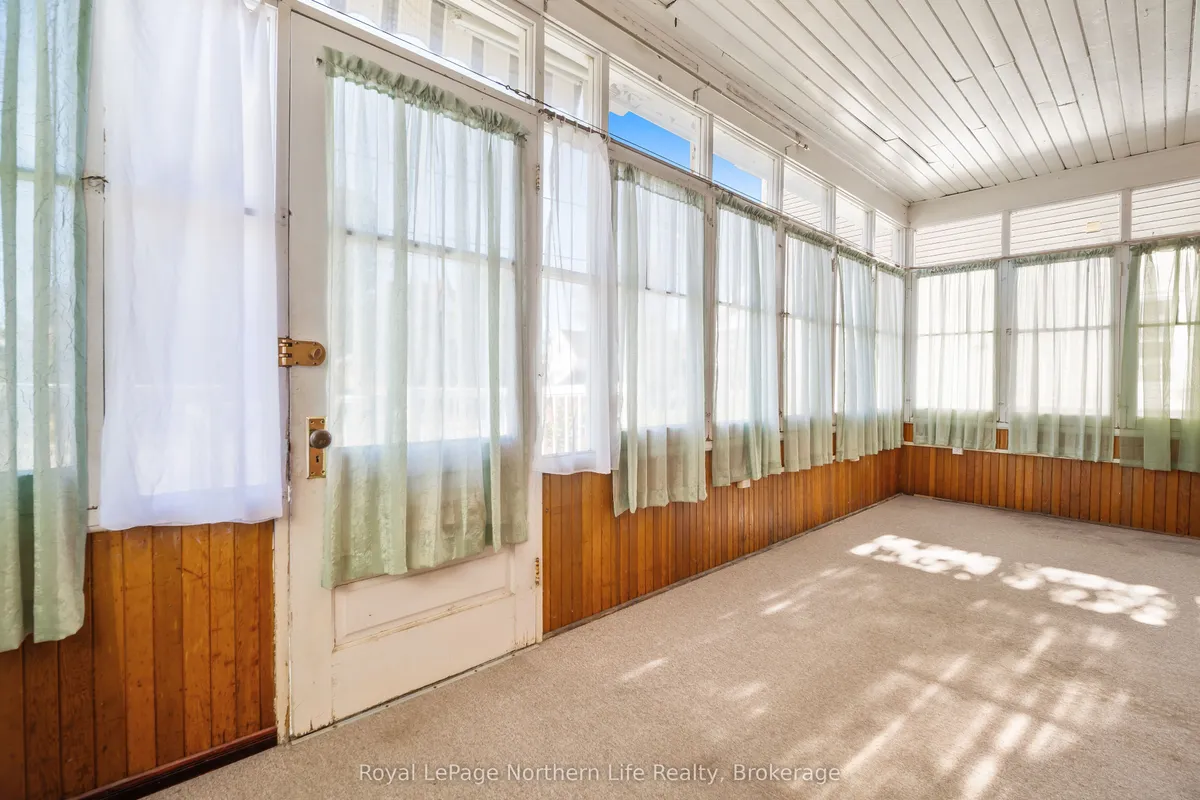 986 Main Street, ON P1B 2W1