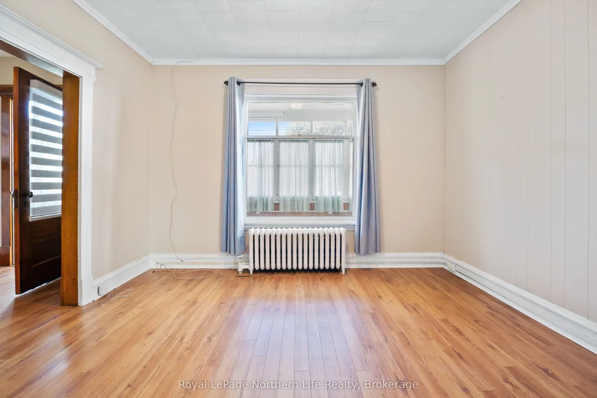 986 Main Street, ON P1B 2W1