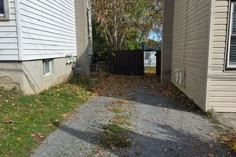 664 Park Street, ON K9H 4S3