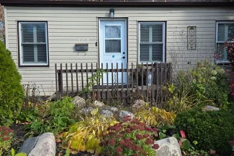 664 Park Street, ON K9H 4S3