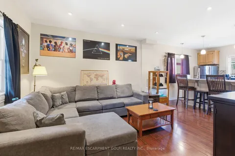 132 1/2 Lake Street, ON L2R 5Y1