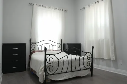 734 Dundas Street, ON N4S 1E9