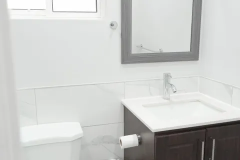 734 Dundas Street, ON N4S 1E9