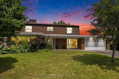 23 SIOUX Crescent, ON K2H 7E4