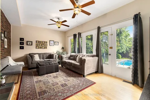 23 SIOUX Crescent, ON K2H 7E4