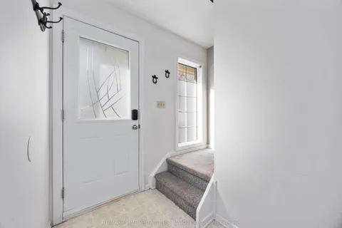 124 Fairview Place, ON N7S 4E1