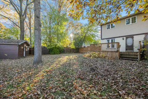 124 Fairview Place, ON N7S 4E1