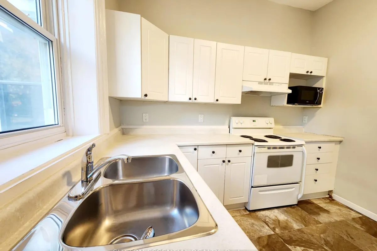 109-111 Orchard Street, ON K6V 2J9