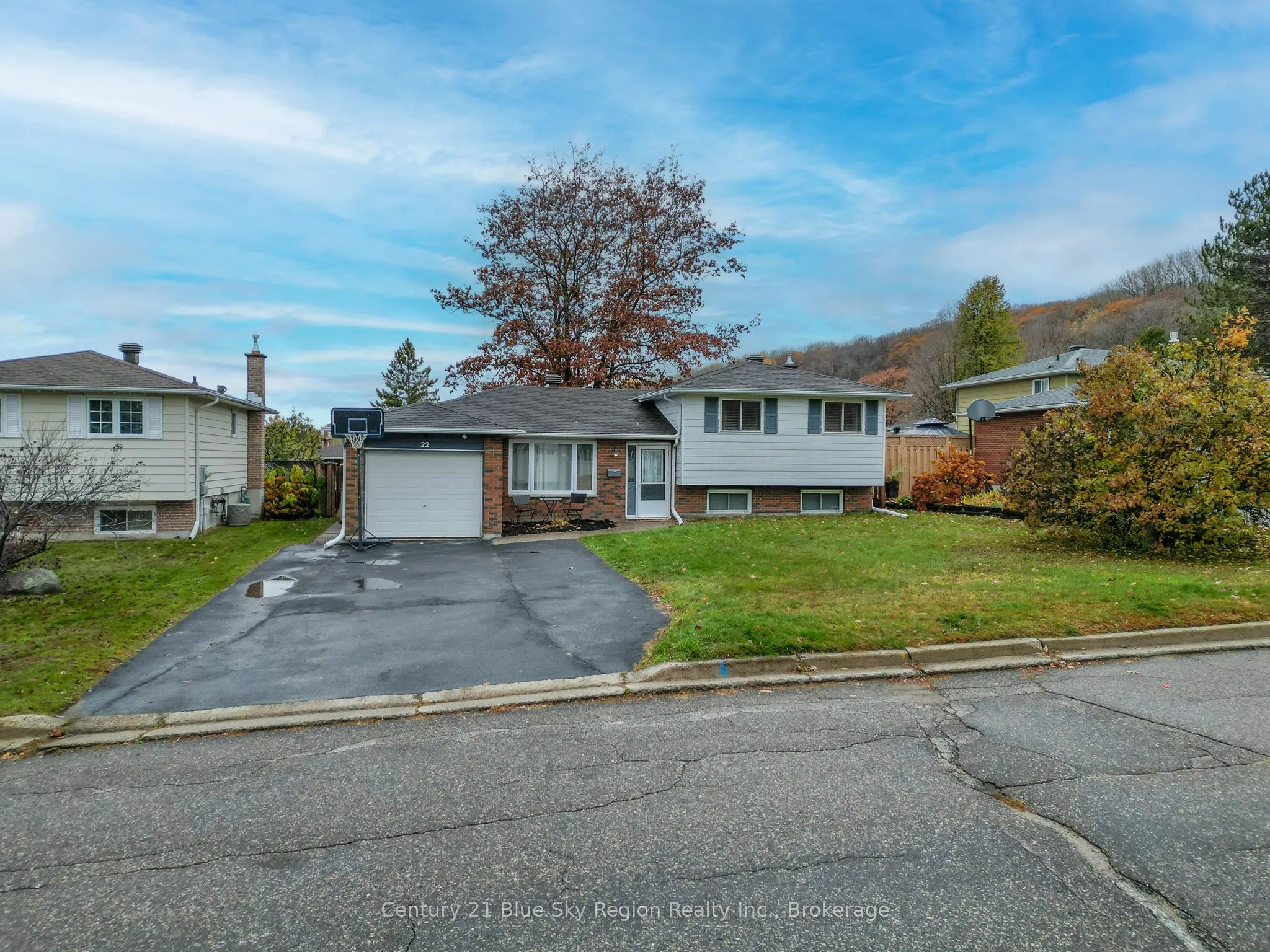 22 Kathryn Crescent, ON P1B 8P4