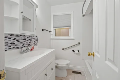 518 Leonard Avenue, ON L3C 3A7