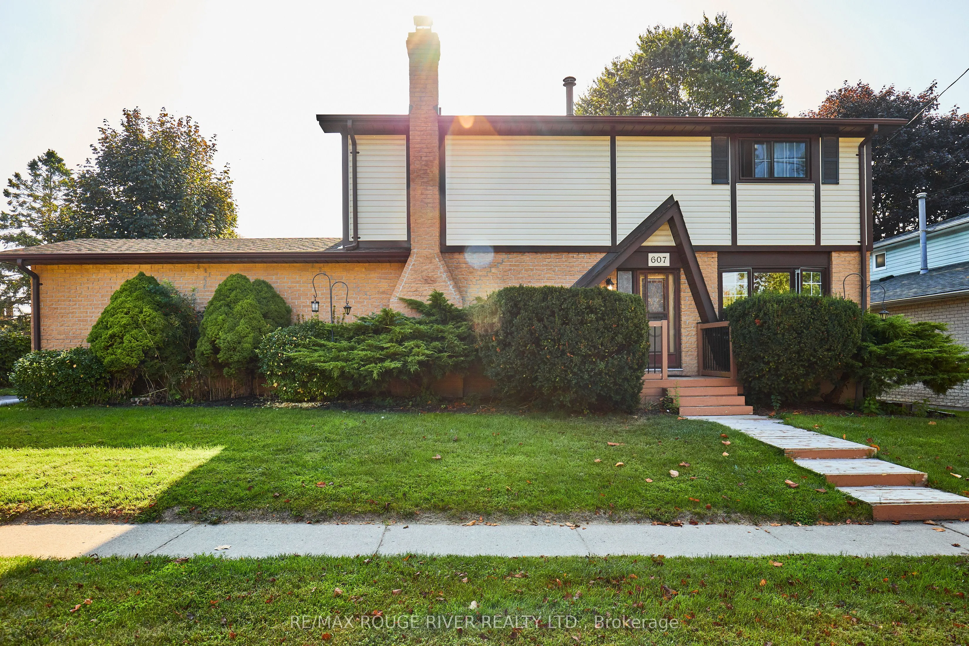 607 Carlisle Street, ON K9A 4Y4