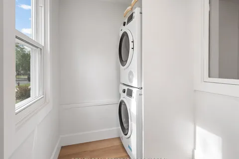 394 FLEET Street, ON L3B 4X5