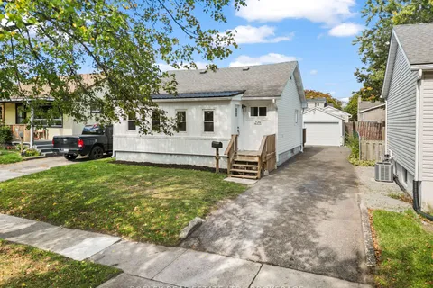 394 FLEET Street, ON L3B 4X5