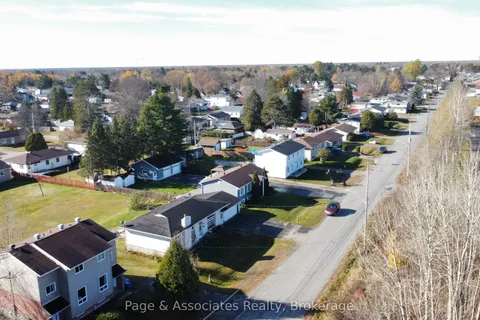 220 Railway Street, ON P2B 3B2