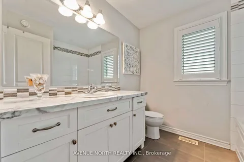 714 BUNCHBERRY Way, ON K1T 0J8