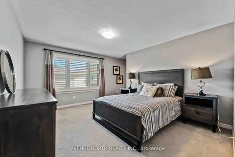 714 BUNCHBERRY Way, ON K1T 0J8